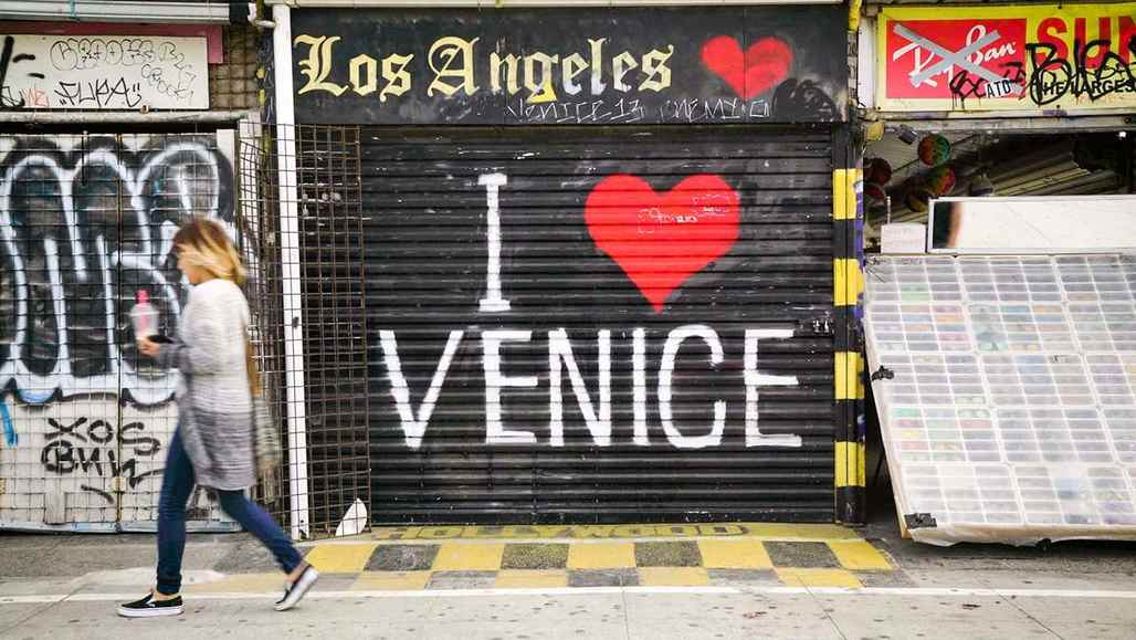 5 choses incroyables à faire à Venice Beach vc_ca101_videothumbnail_fiveamazingthings_venice_veniceboardwalk_1280x7202