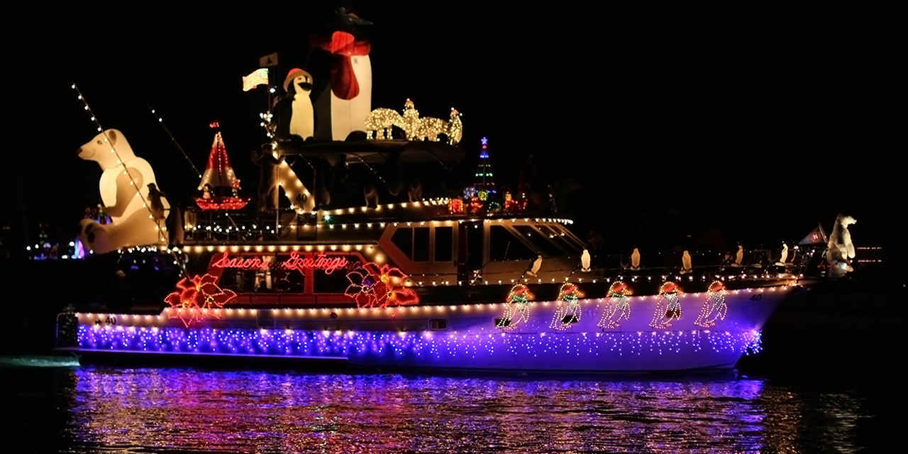 纽波特海滩圣诞灯船游行