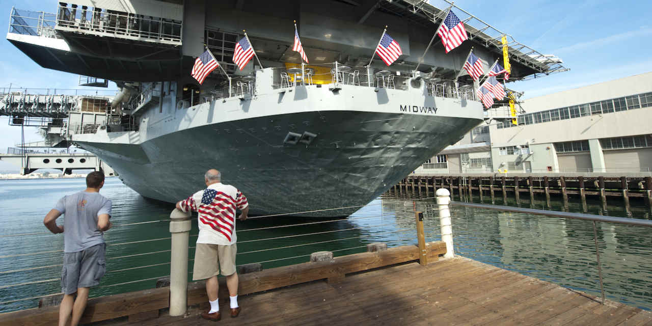 El Museo del USS Midway y la costa
